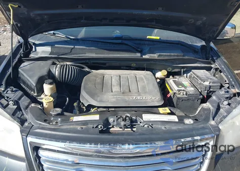 2011 Chrysler Town & Country Touring-L z USA, uszkodzony, nr VIN 2A4RR8DG9BR764502